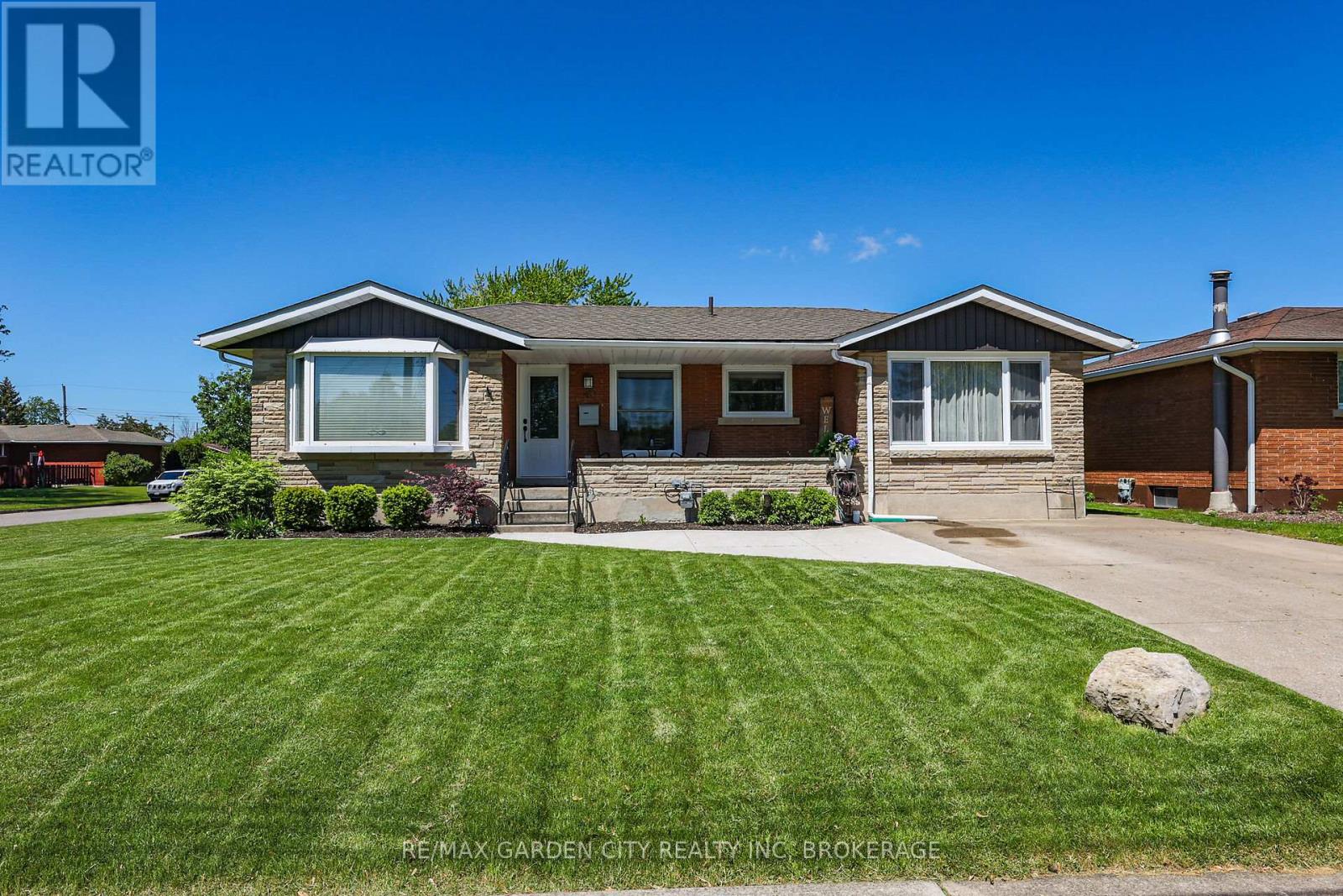 Property at 40 MEMORIAL PARK DRIVE image 1