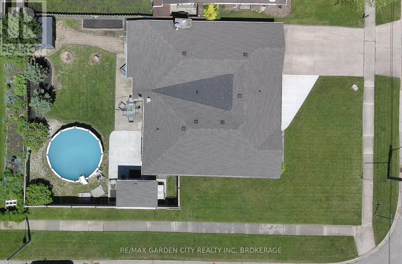 Property at 40 MEMORIAL PARK DRIVE image 3