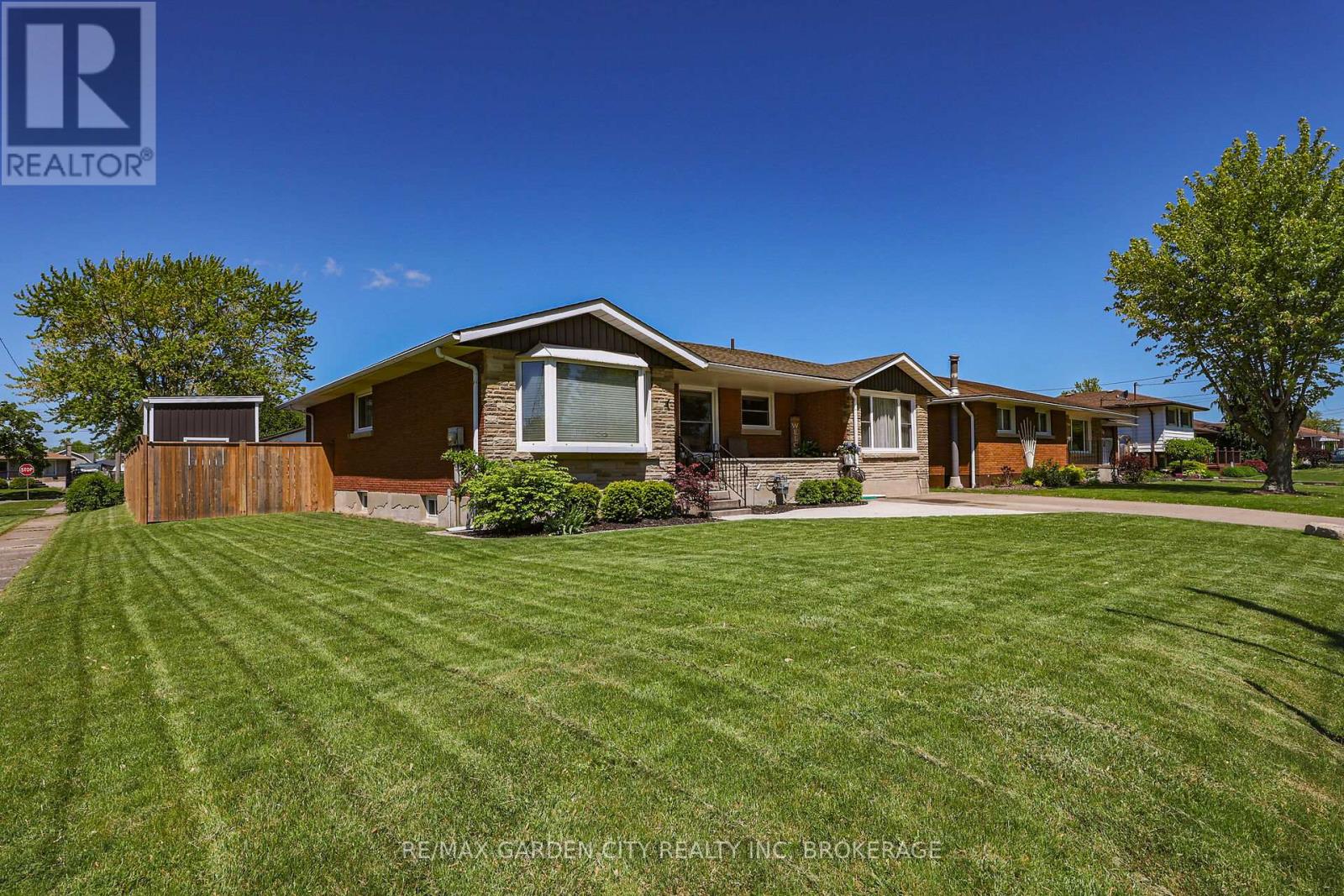 Property at 40 MEMORIAL PARK DRIVE image 4