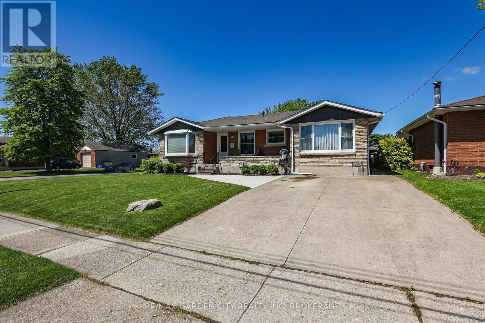 Property at 40 MEMORIAL PARK DRIVE image 5