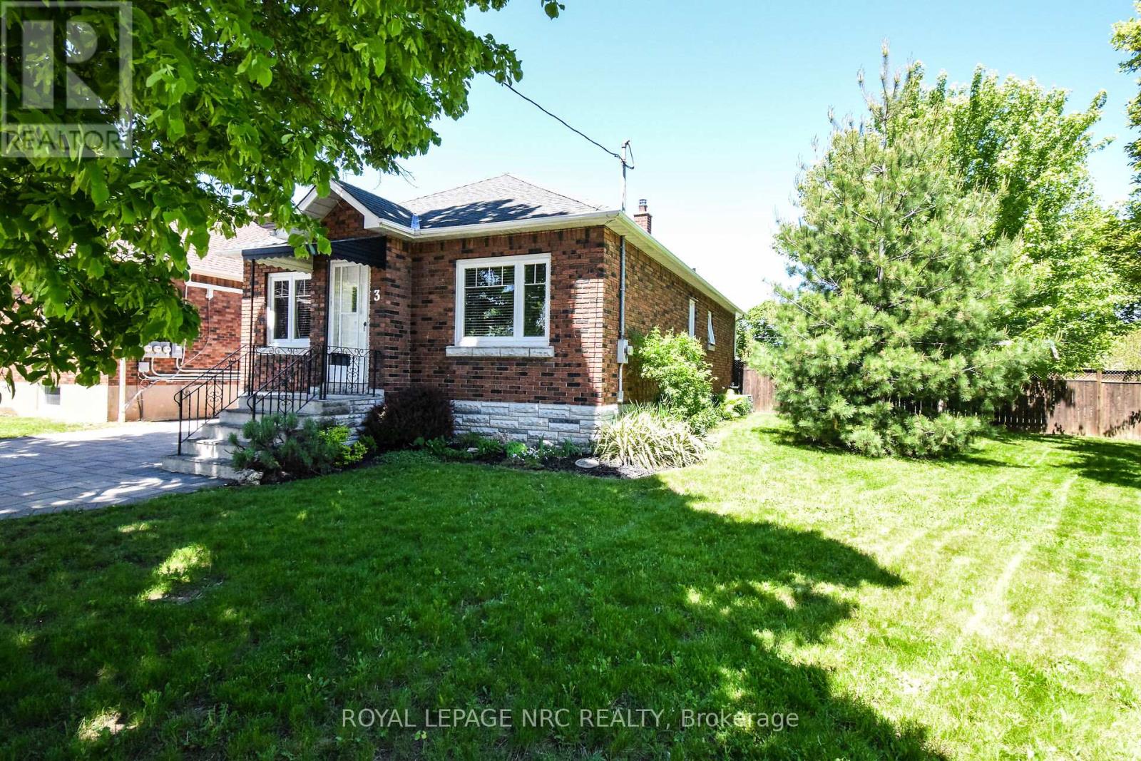 3 Kingsway Crescent, St. Catharines, Ontario  L2N 1A5 - Photo 2 - X12175679