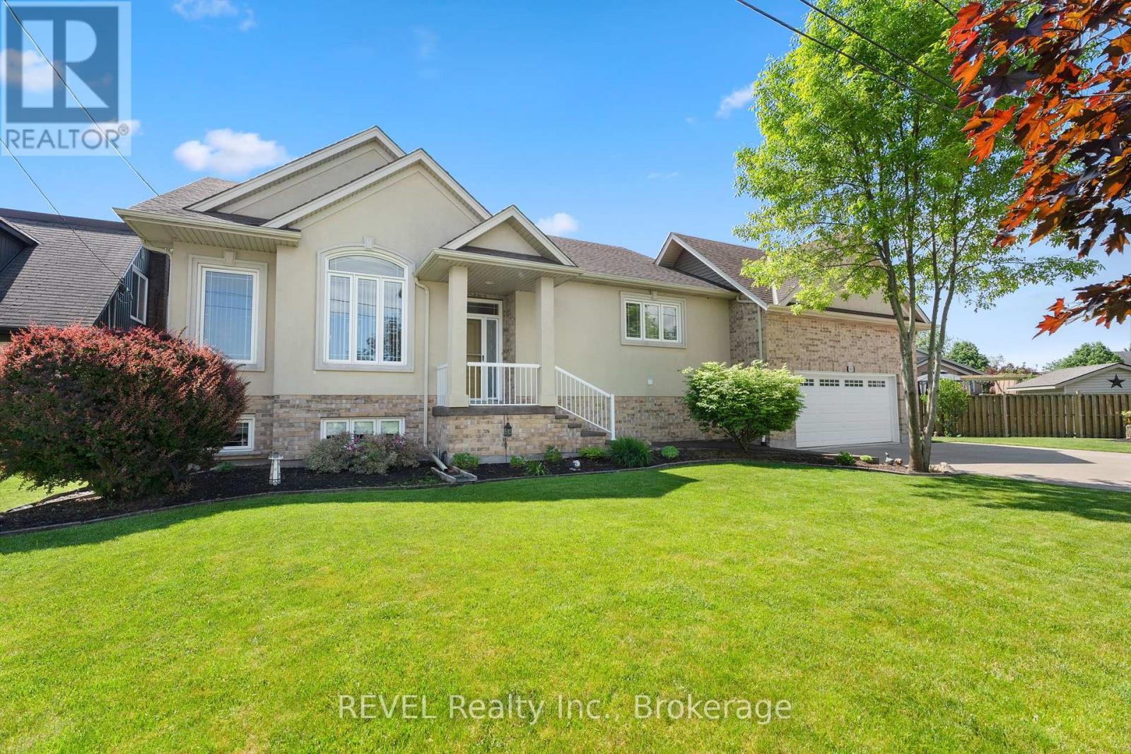 8028 Booth Street, Niagara Falls, Ontario  L2H 1E8 - Photo 2 - X12175709