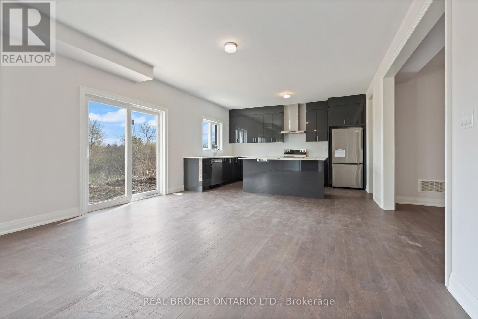27 Butternut Drive, Norfolk (Simcoe), Ontario  N3Y 0G8 - Photo 8 - X12175571