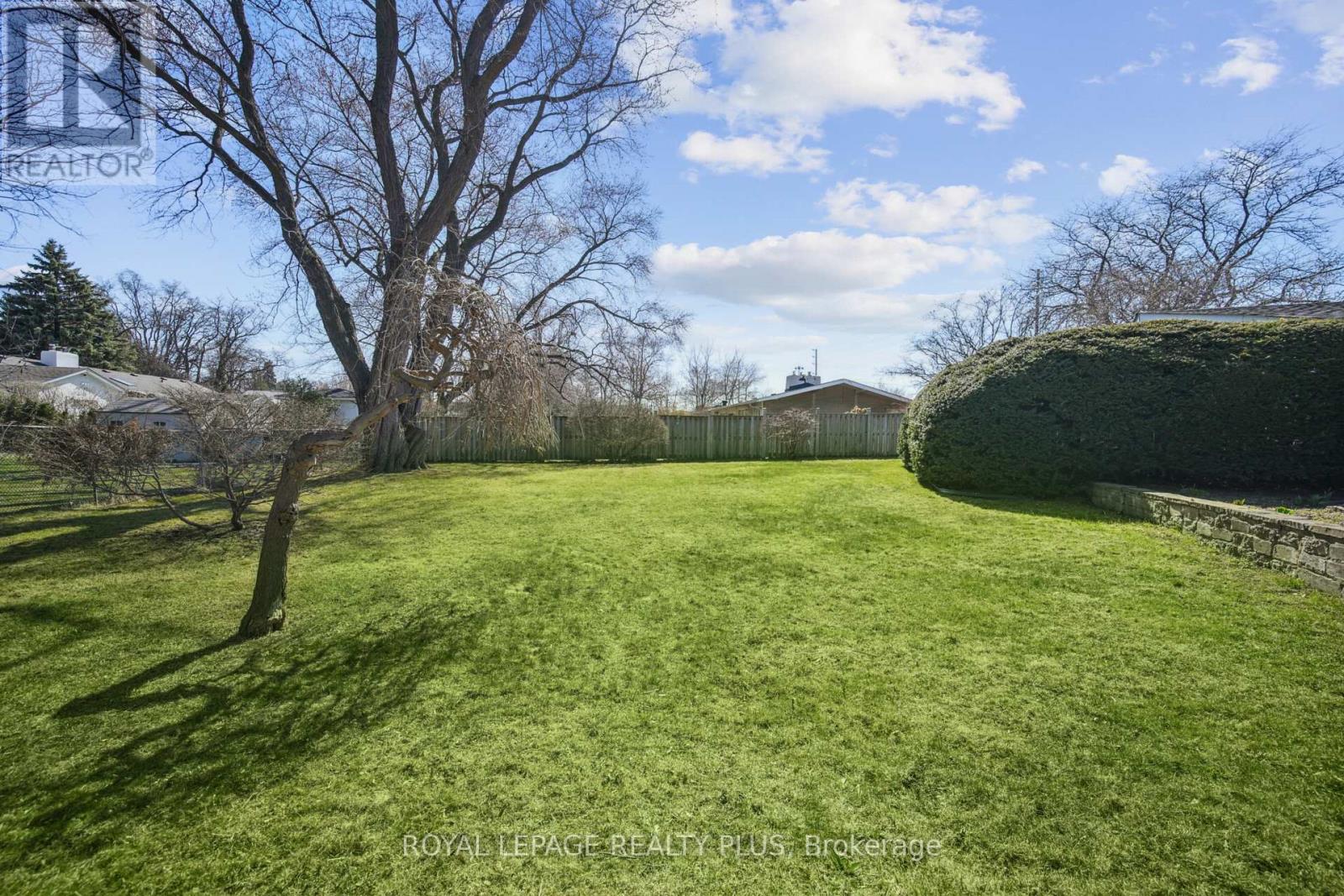 240 South Service Road, Mississauga, Ontario  L5G 2S1 - Photo 17 - W12104477