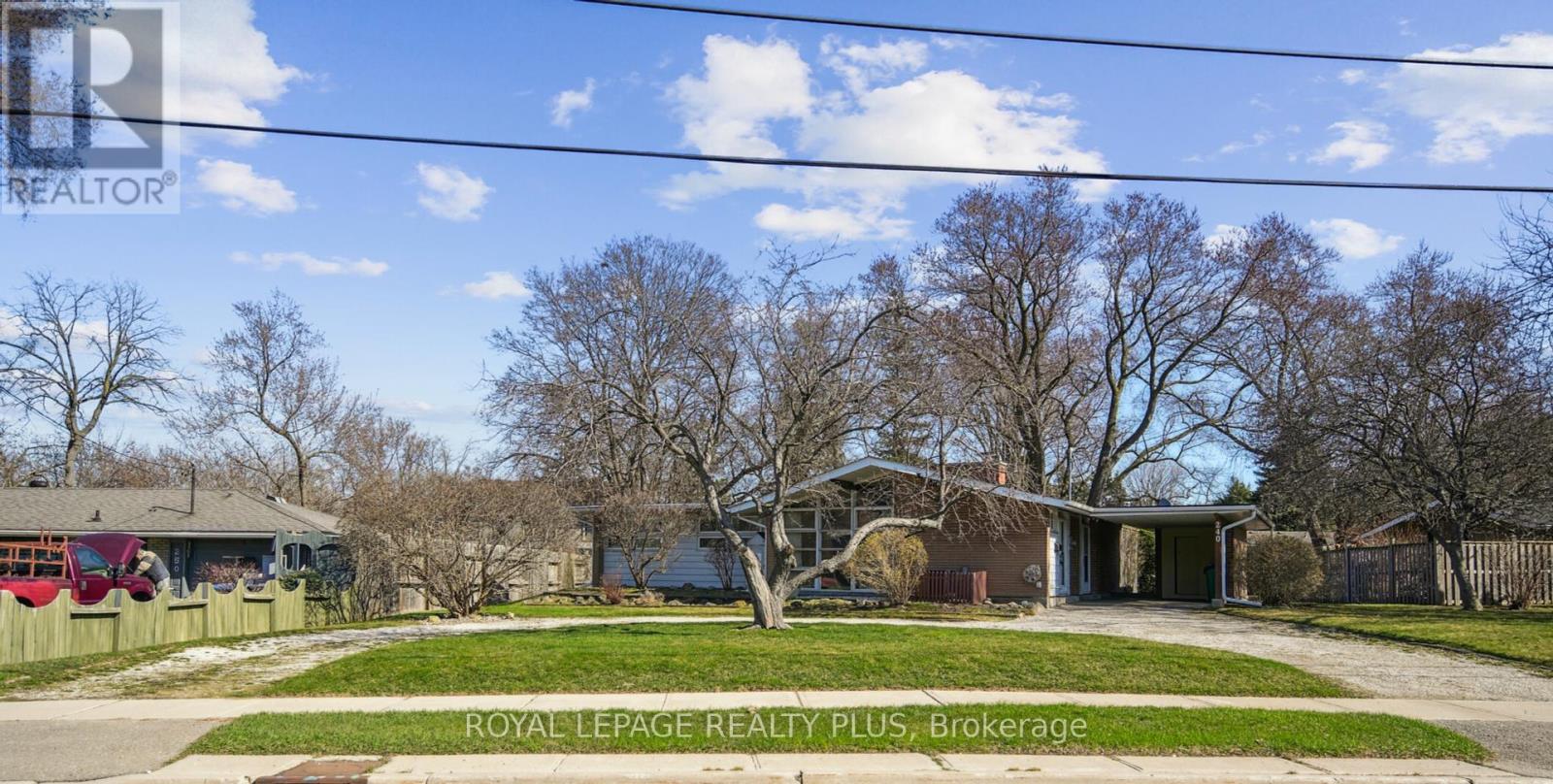 240 South Service Road, Mississauga, Ontario  L5G 2S1 - Photo 5 - W12104477