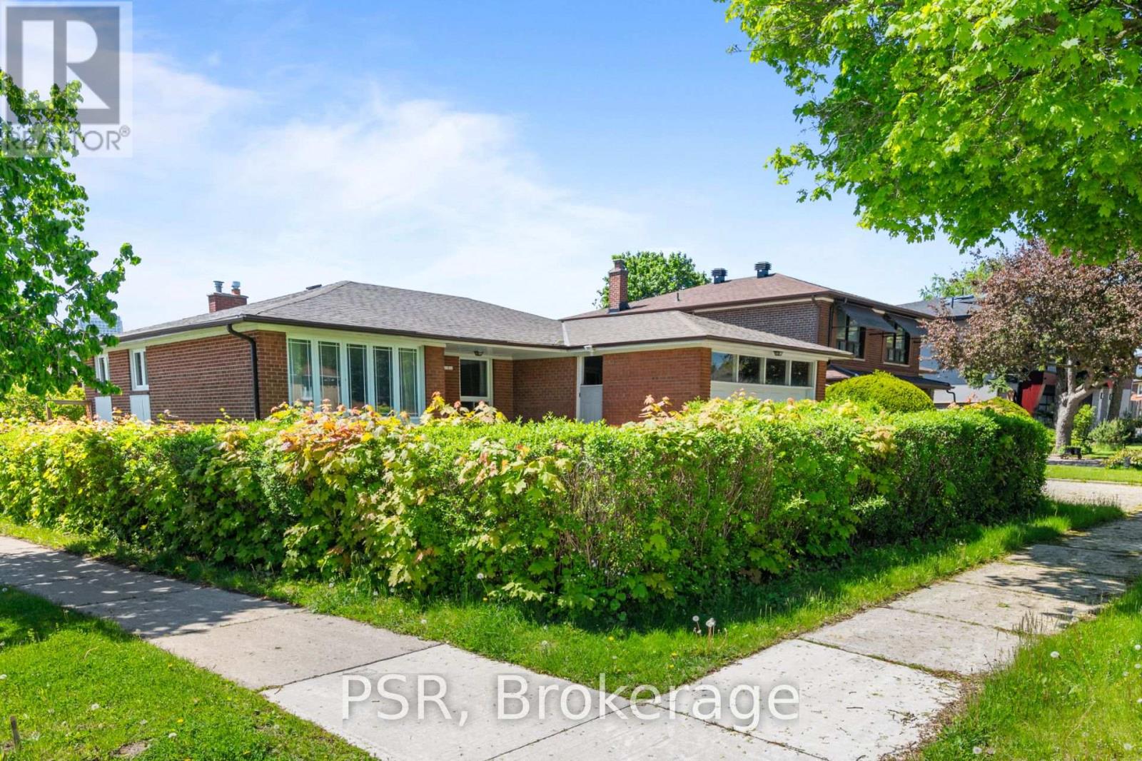 1 Salinger Court, Toronto, Ontario  M2J 3R8 - Photo 4 - C12172508