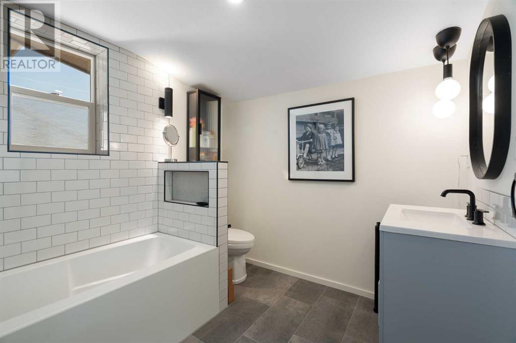 121 Brantford Crescent Nw, Calgary, Alberta  T2L 1P1 - Photo 18 - A2218200