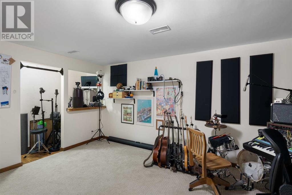 121 Brantford Crescent Nw, Calgary, Alberta  T2L 1P1 - Photo 33 - A2218200