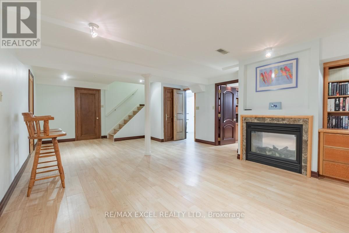 8 Boyd Court, Markham, Ontario  L6C 1A6 - Photo 20 - N12134897