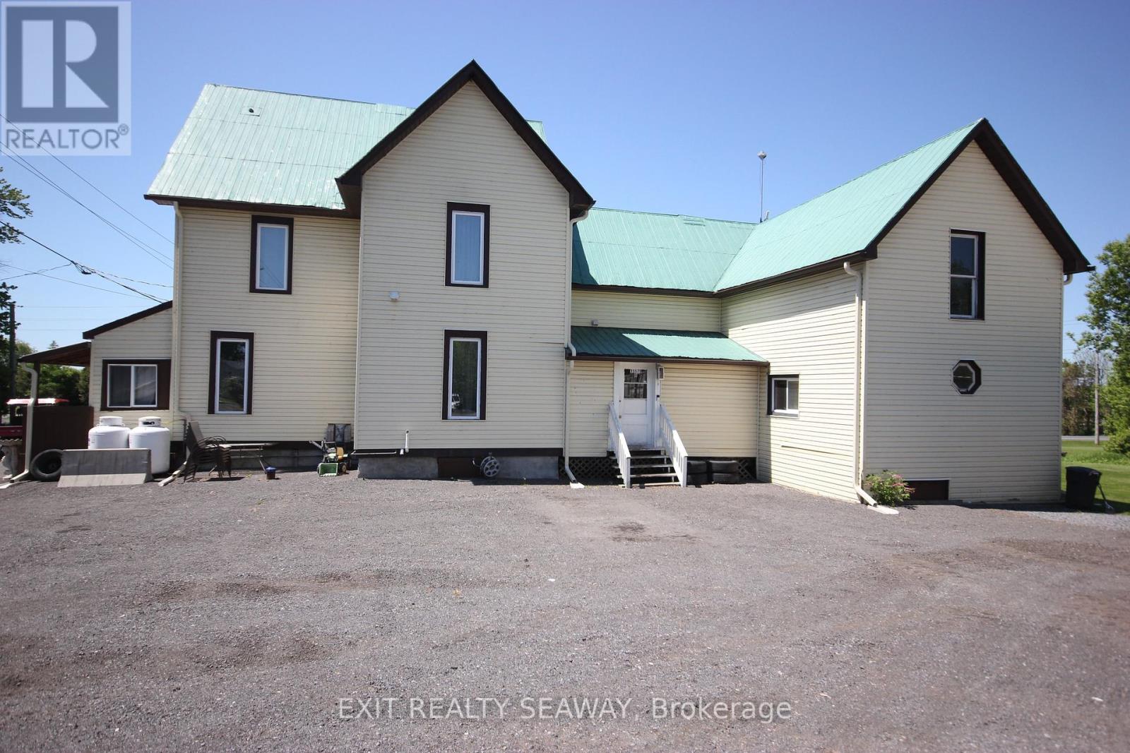 15579 County Road 18 Road, South Stormont, Ontario  K0C 1R0 - Photo 3 - X12175658
