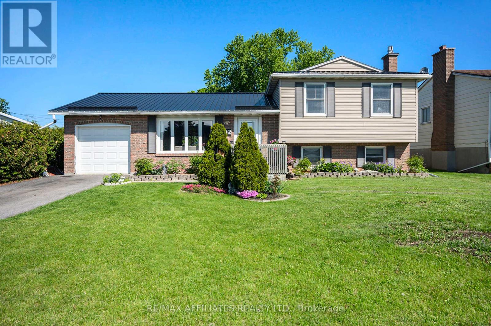 Property at 12 ROSS STREET E image 1