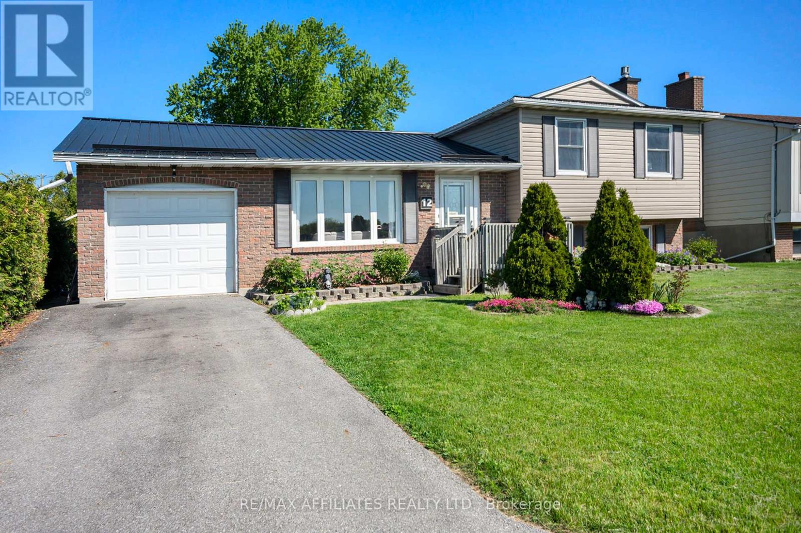 Property at 12 ROSS STREET E image 3