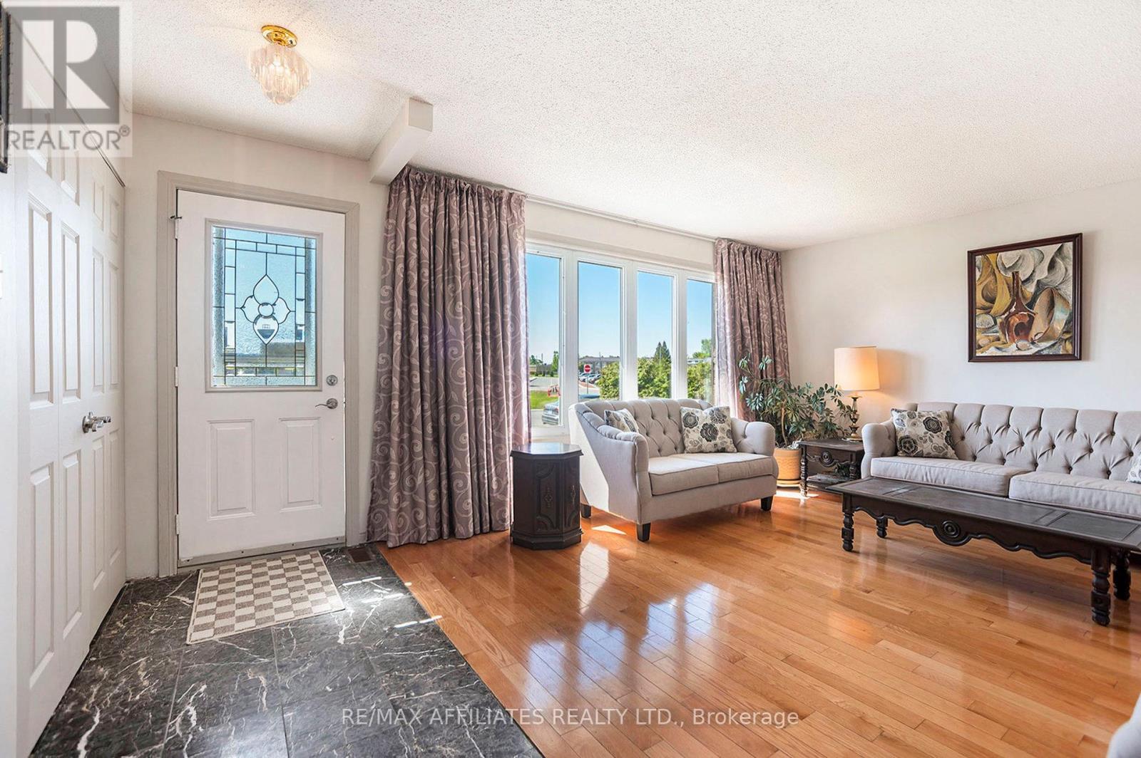 Property at 12 ROSS STREET E image 5
