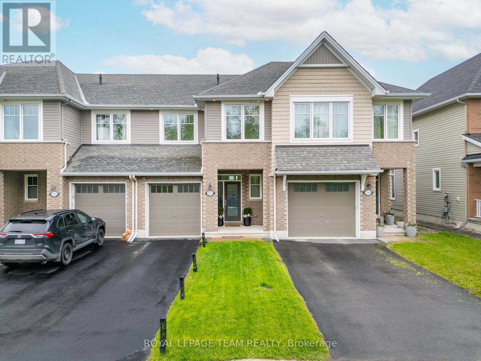 104 Helen Rapp Way, Ottawa, Ontario  K1T 0N4 - Photo 1 - X12175693