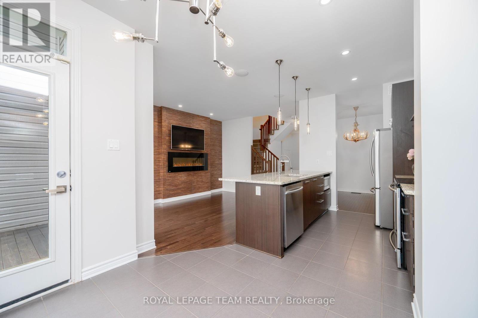 104 Helen Rapp Way, Ottawa, Ontario  K1T 0N4 - Photo 12 - X12175693