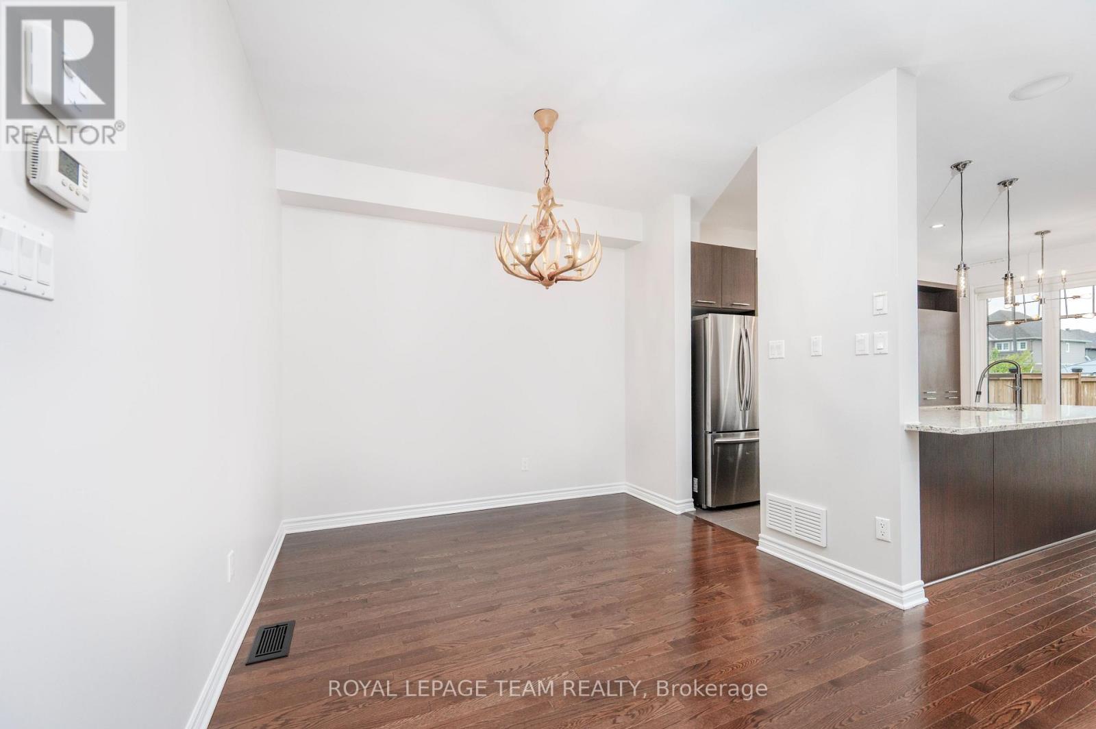 104 Helen Rapp Way, Ottawa, Ontario  K1T 0N4 - Photo 3 - X12175693