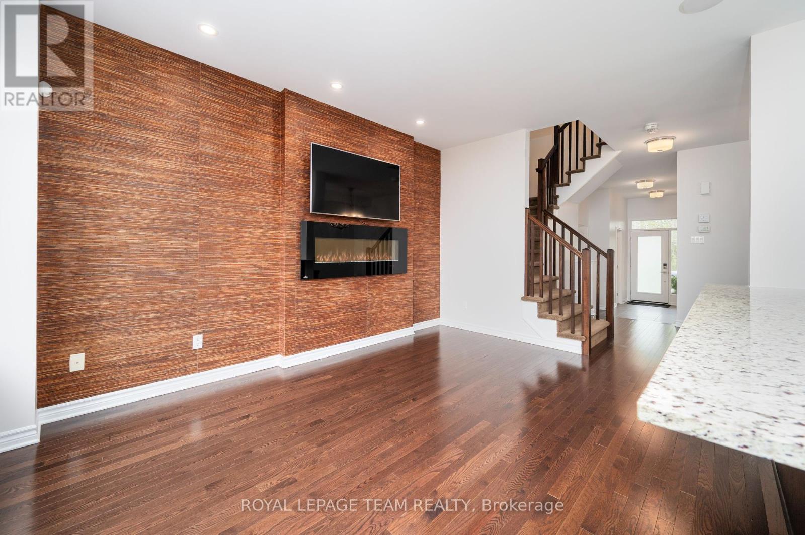 104 Helen Rapp Way, Ottawa, Ontario  K1T 0N4 - Photo 8 - X12175693