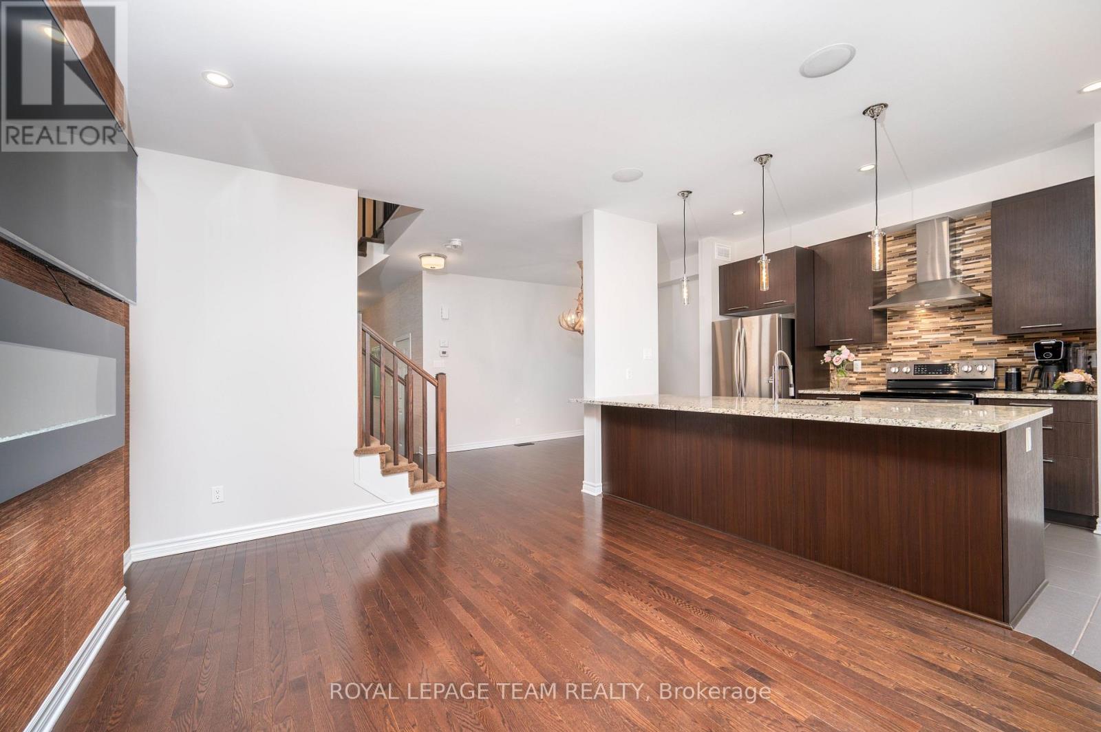 104 Helen Rapp Way, Ottawa, Ontario  K1T 0N4 - Photo 9 - X12175693