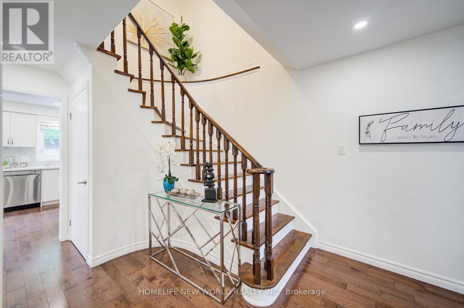 125 Major Buttons Drive, Markham, Ontario  L3P 3X7 - Photo 8 - N12174894