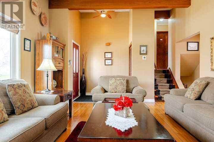 4116 Brisebois Drive Nw, Calgary, Alberta  T2L 2E7 - Photo 7 - A2208708
