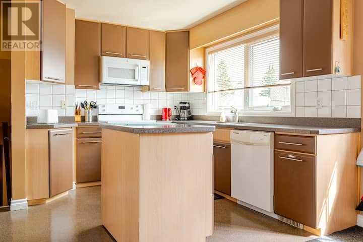 4116 Brisebois Drive Nw, Calgary, Alberta  T2L 2E7 - Photo 10 - A2208708