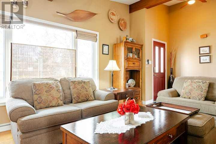 4116 Brisebois Drive Nw, Calgary, Alberta  T2L 2E7 - Photo 3 - A2208708