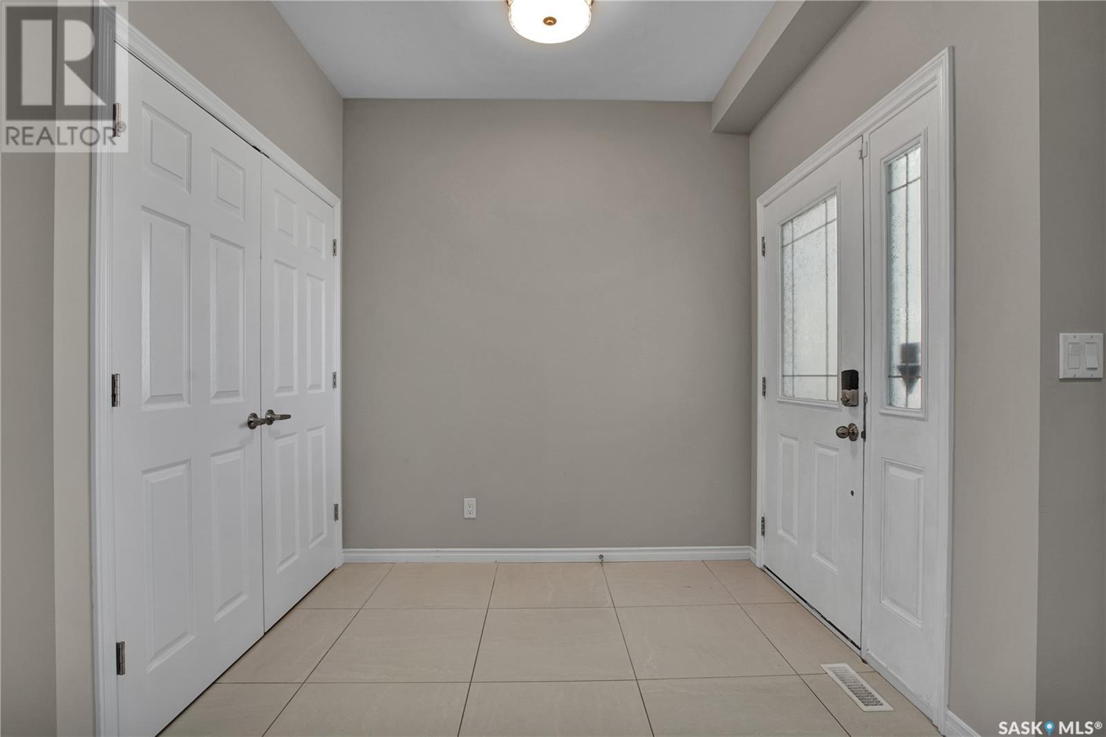 1008 K Avenue N, Saskatoon, Saskatchewan  S7L 2N6 - Photo 3 - SK007221