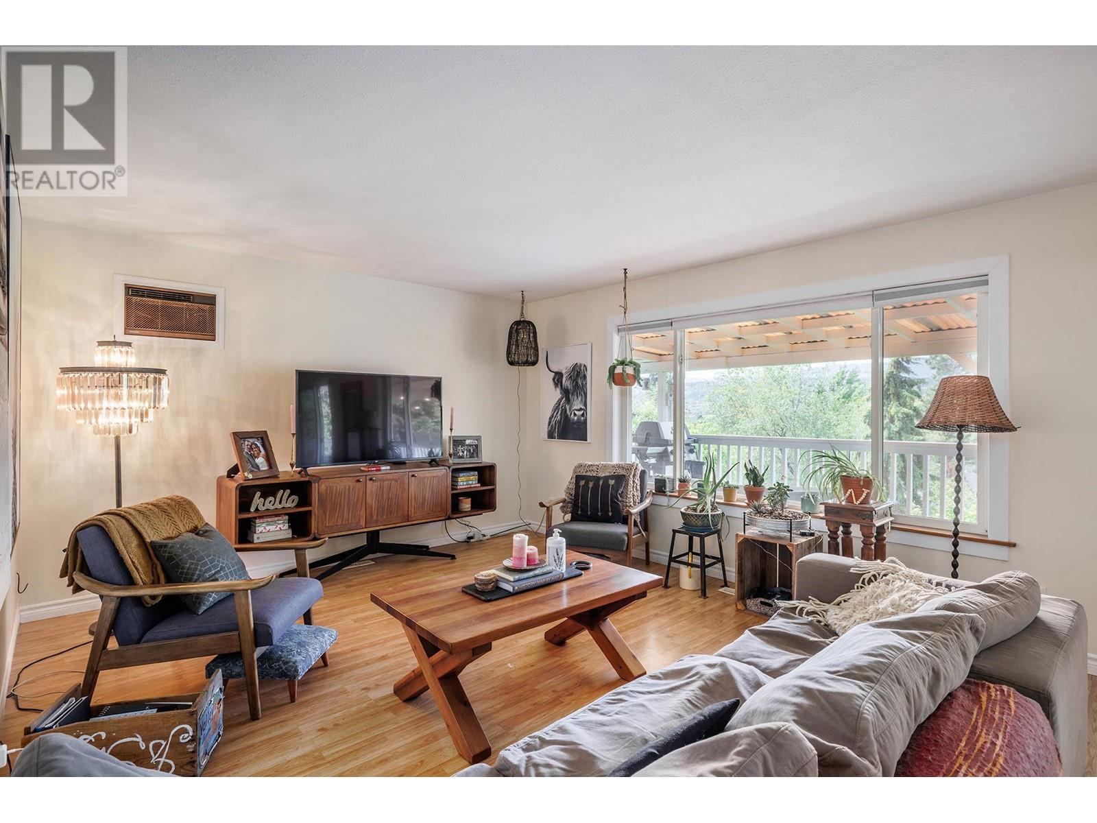 10556 Cheryl Road, Lake Country, British Columbia  V4V 1W3 - Photo 3 - 10349364