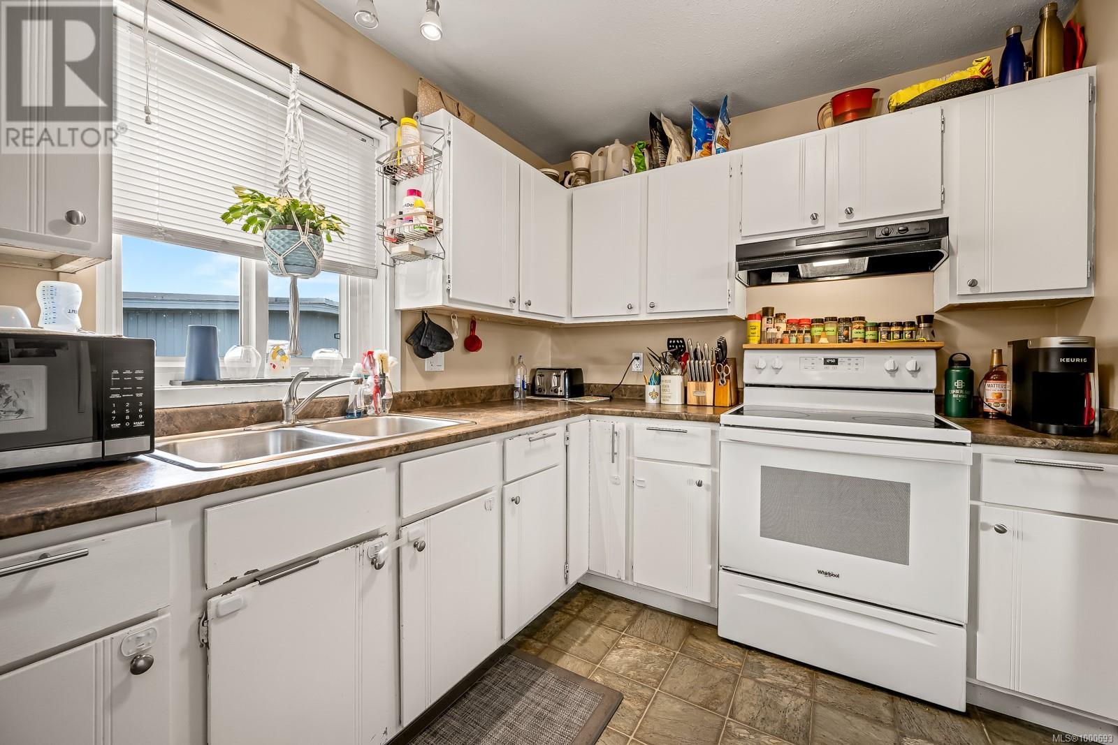2623 Ulverston Ave, Cumberland, British Columbia  V0R 1S0 - Photo 4 - 1000693