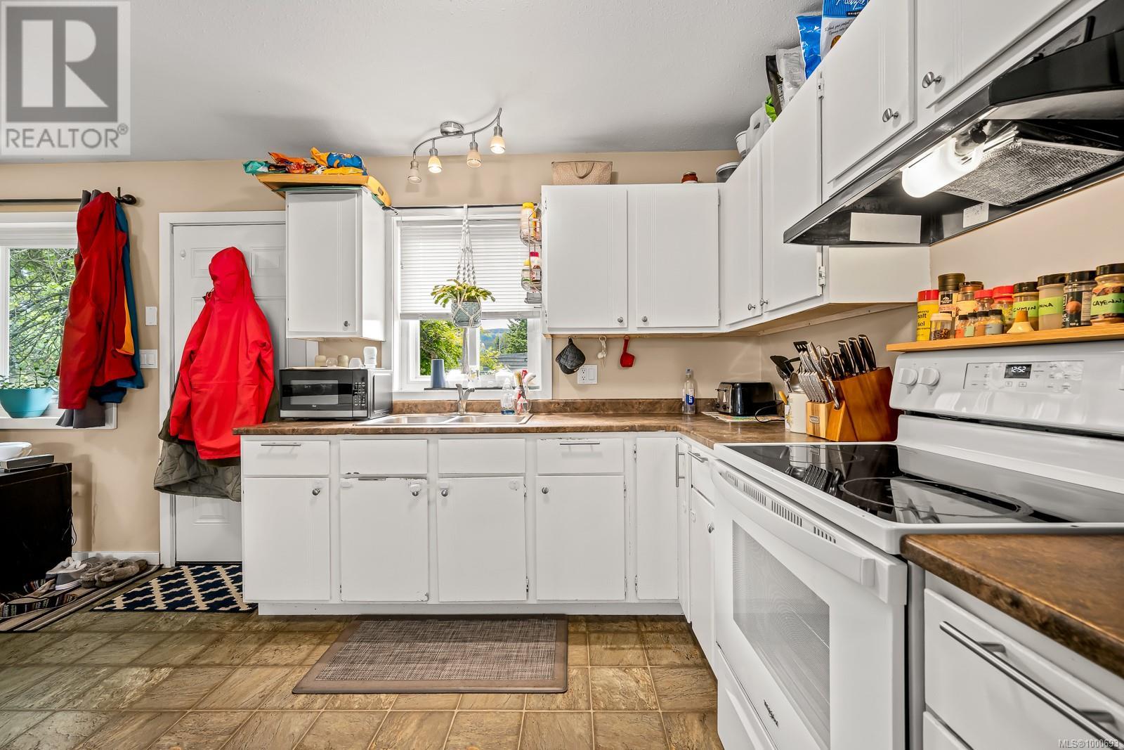 2623 Ulverston Ave, Cumberland, British Columbia  V0R 1S0 - Photo 6 - 1000693