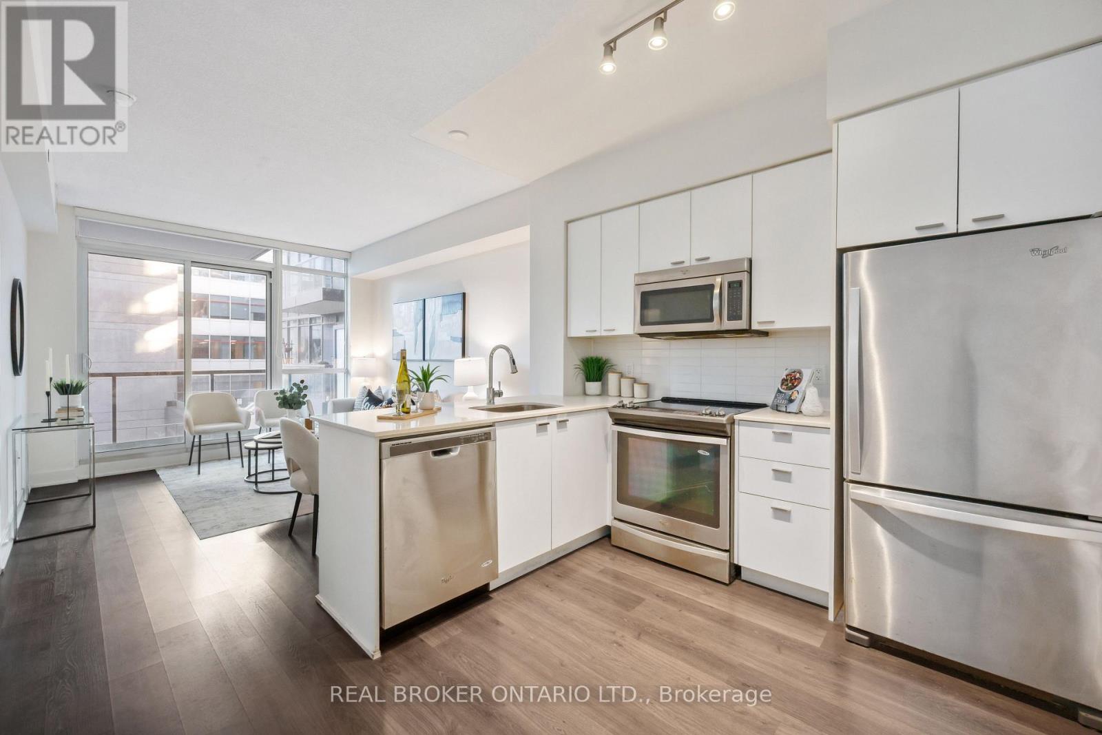 406 - 30 Roehampton Avenue, Toronto, Ontario  M4P 0B9 - Photo 5 - C12175724