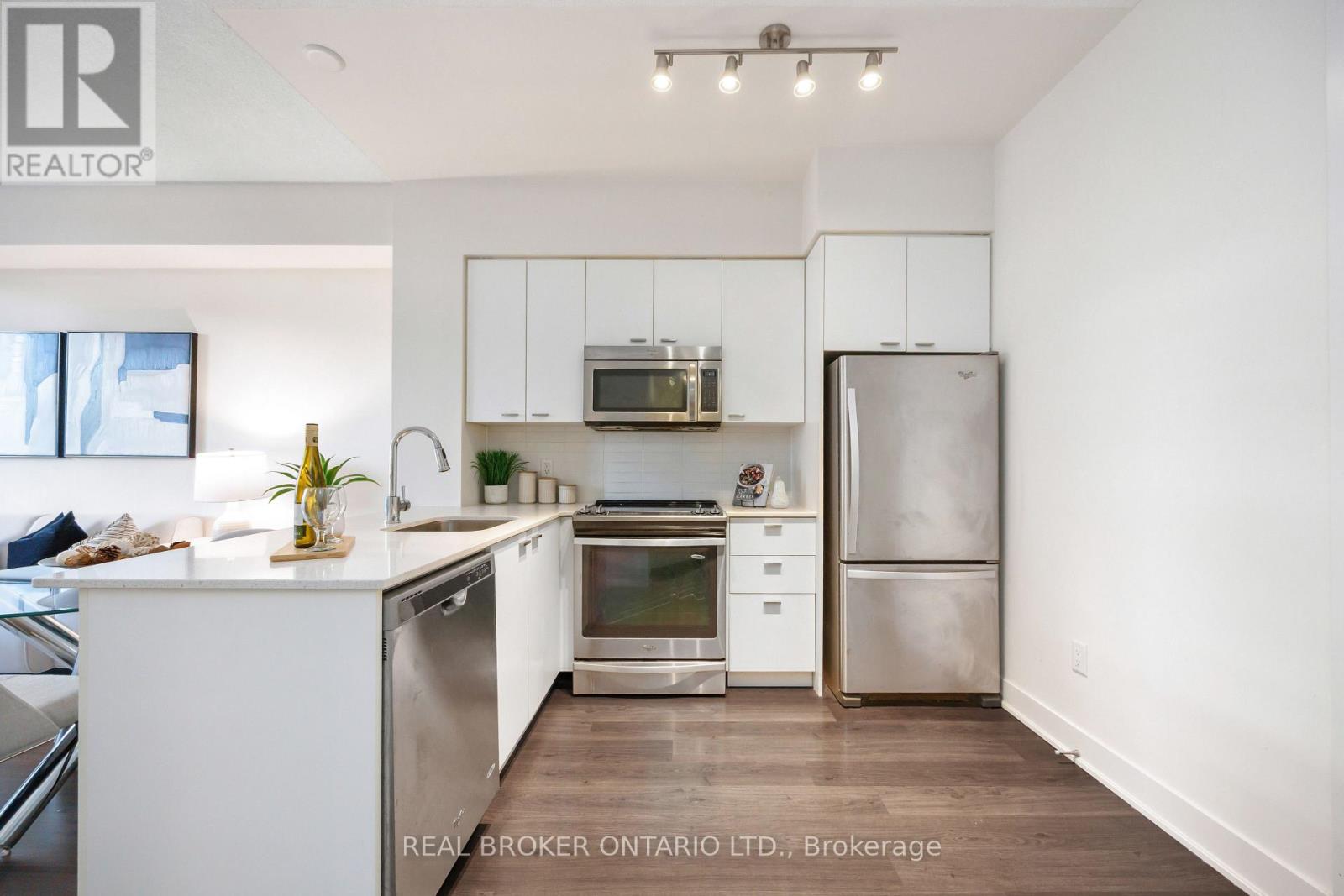 406 - 30 Roehampton Avenue, Toronto, Ontario  M4P 0B9 - Photo 6 - C12175724