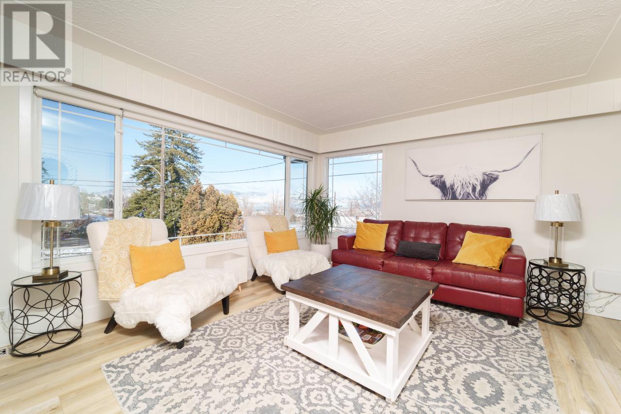1515 Robinson Crescent, Kamloops, BC V2C3J2