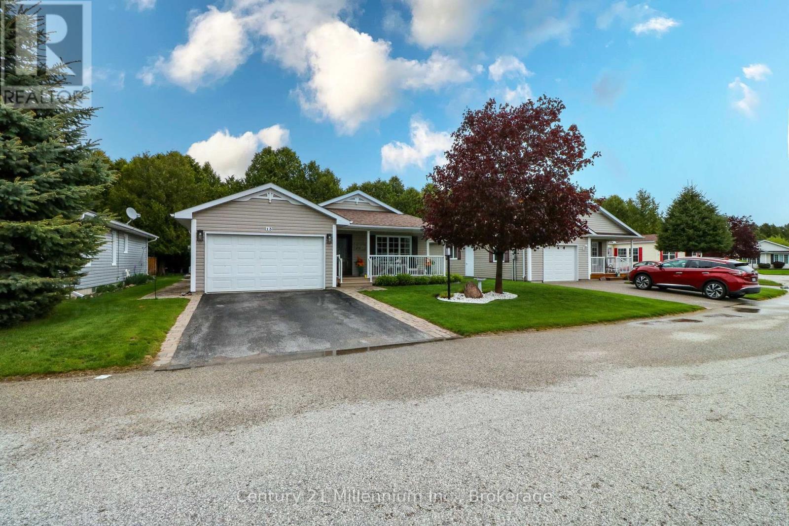 13 VIRGINIA AVENUE, Wasaga Beach, Ontario