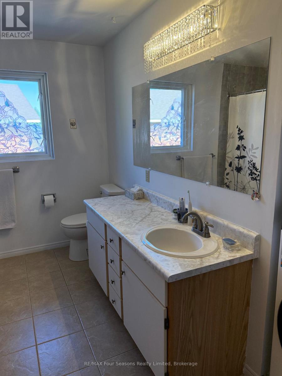 3 Bridgeview Court, Wasaga Beach, Ontario  L9Z 2V8 - Photo 8 - S12175945