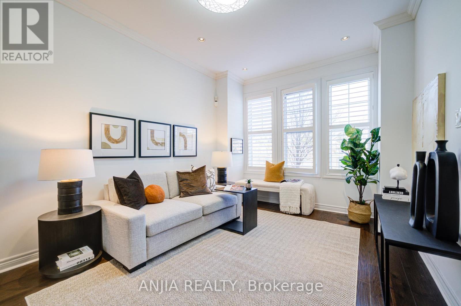 9 Cecil Nichols Avenue, Markham, Ontario  L6C 0L8 - Photo 4 - N12175723