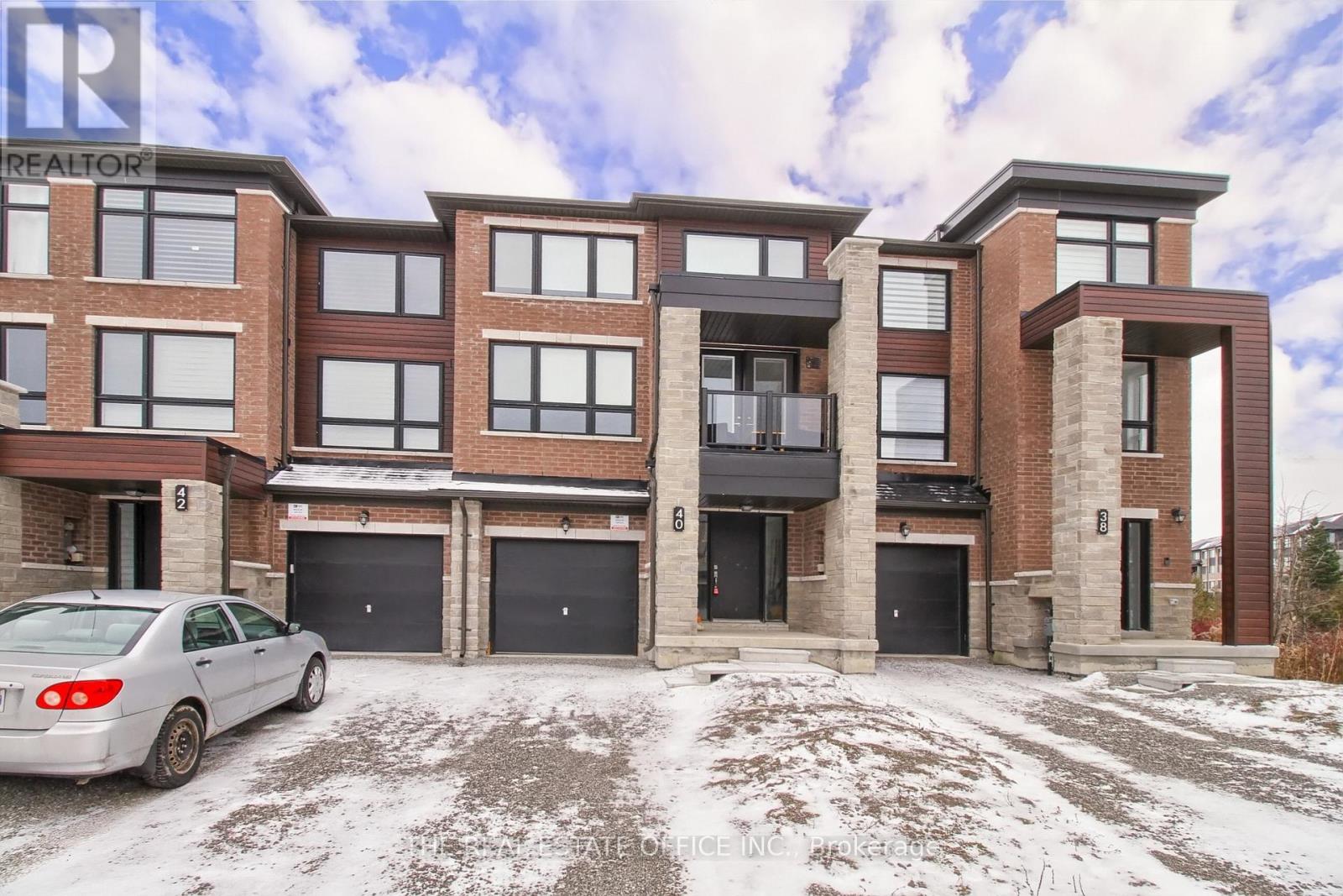 40 Blue Forest Crescent, Barrie, Ontario  L9J 0N3 - Photo 4 - S12175668