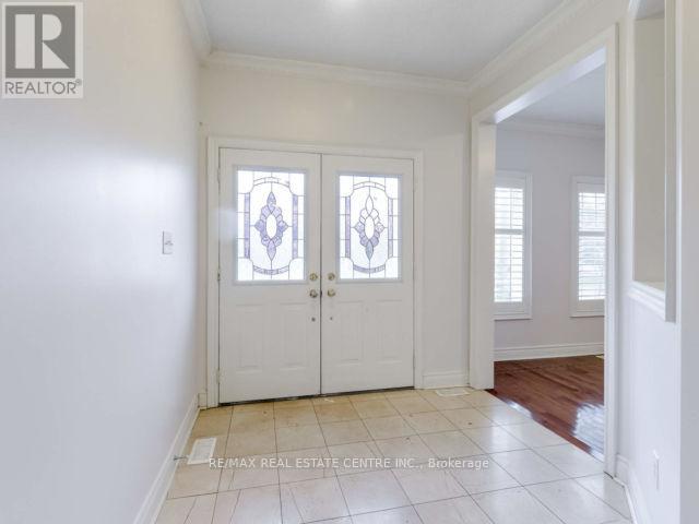 21 Buster Drive, Brampton, Ontario  L6Y 5R2 - Photo 6 - W12175676