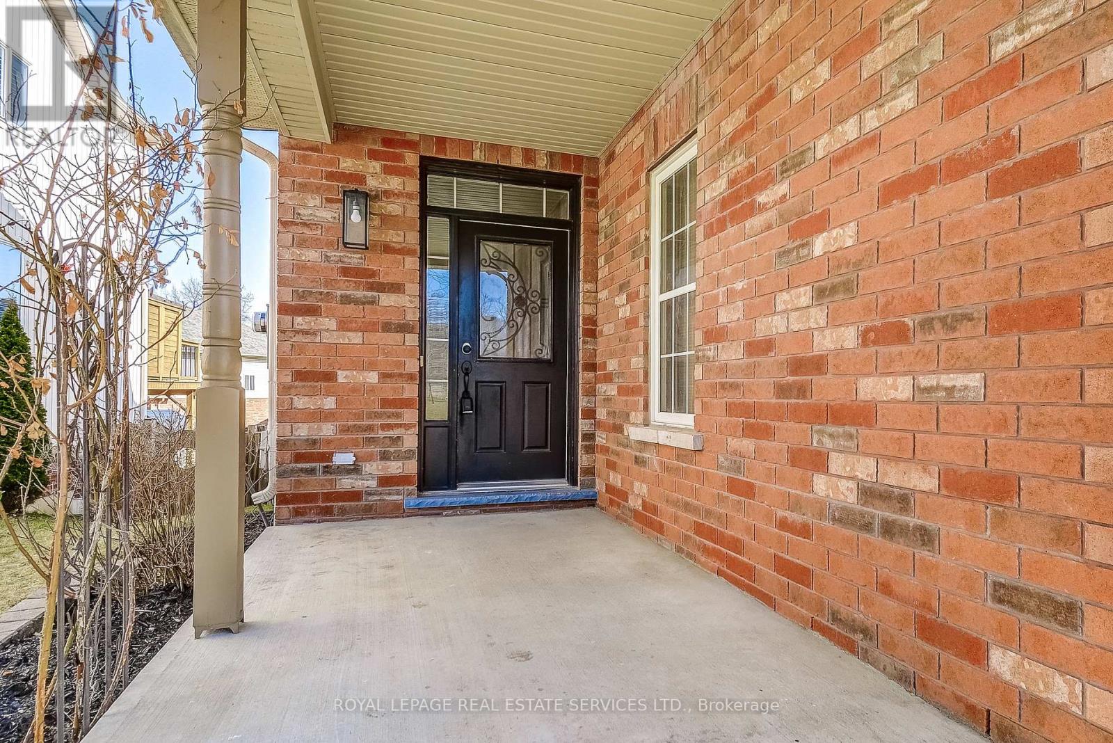 Property at 28 MEADOWGLEN BOULEVARD image 4