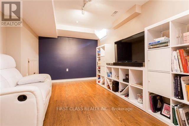 248 Georgian Drive, Oakville, Ontario  L6H 7K1 - Photo 11 - W12175735