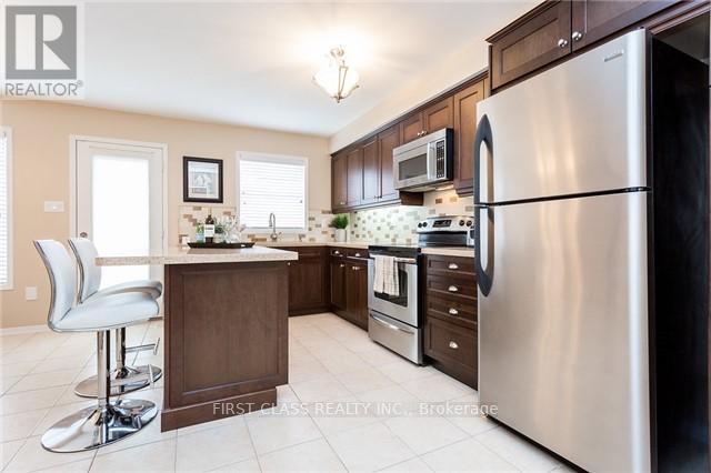 248 Georgian Drive, Oakville, Ontario  L6H 7K1 - Photo 5 - W12175735