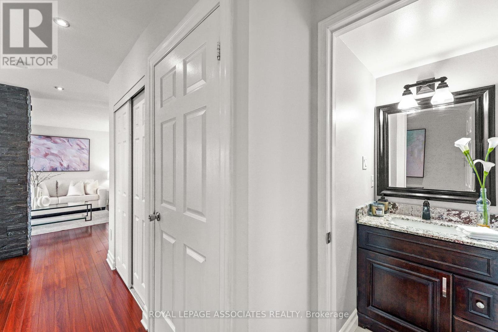 3189 Pebblewood Road, Mississauga, Ontario  L5N 6P5 - Photo 12 - W12175737