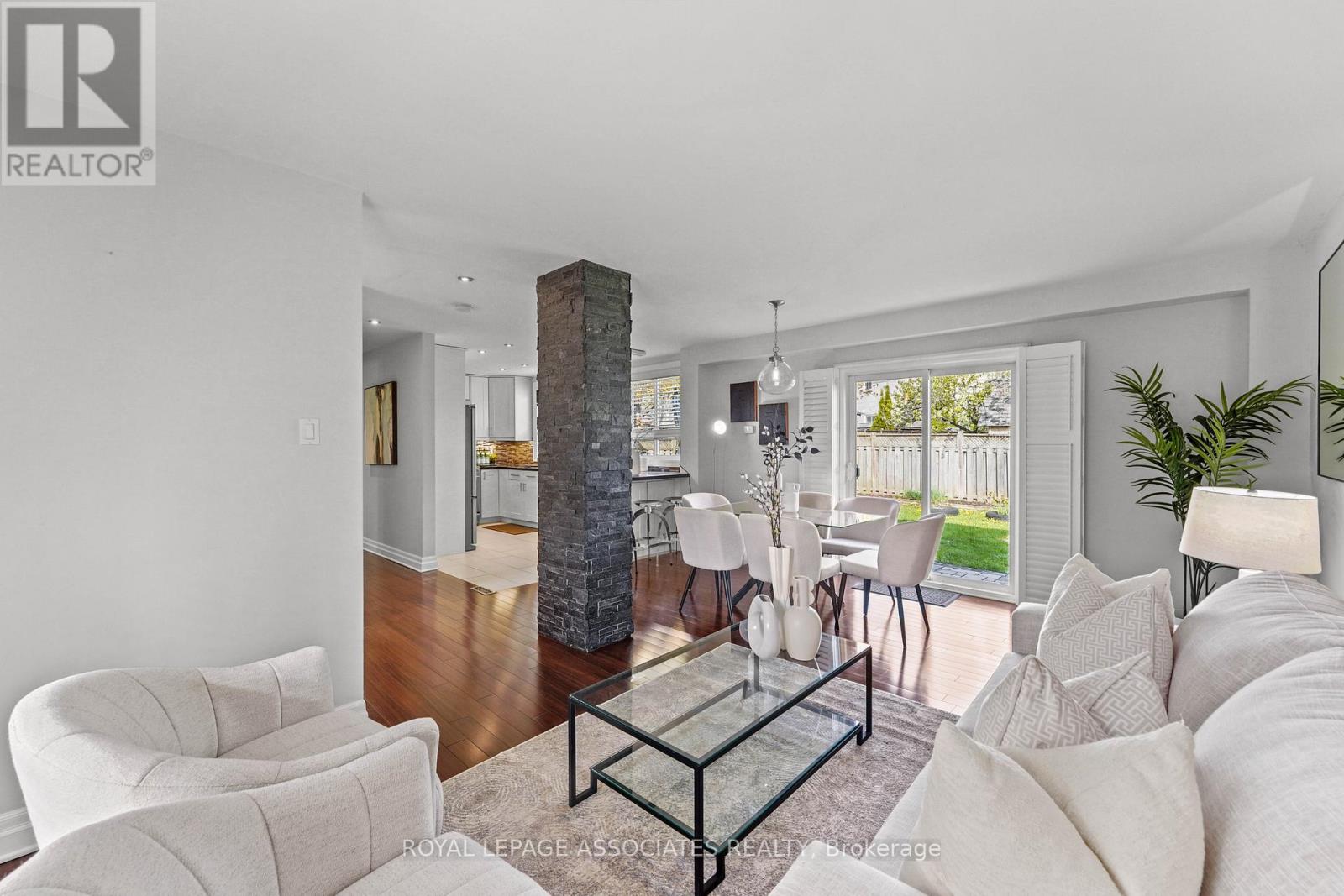 3189 Pebblewood Road, Mississauga, Ontario  L5N 6P5 - Photo 4 - W12175737