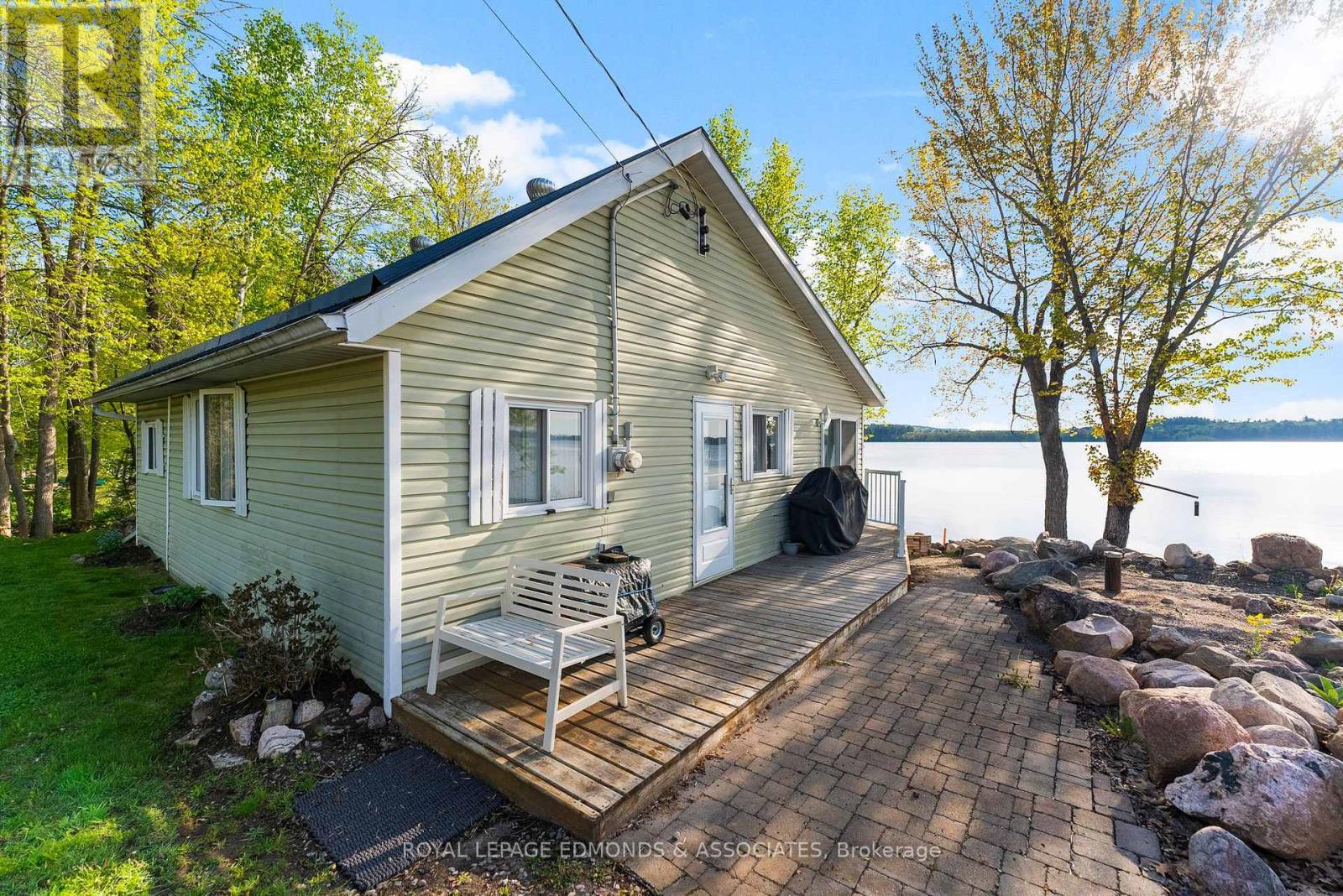 137 Mundts Bay Lane, North Algona Wilberforce, Ontario  K0J 1X0 - Photo 2 - X12067281