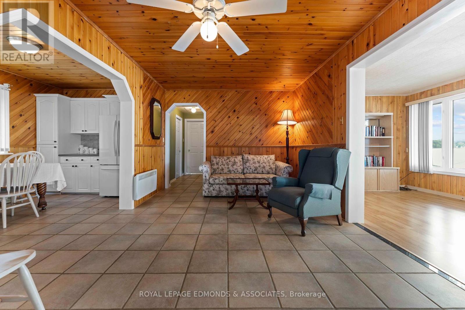 137 Mundts Bay Lane, North Algona Wilberforce, Ontario  K0J 1X0 - Photo 5 - X12067281
