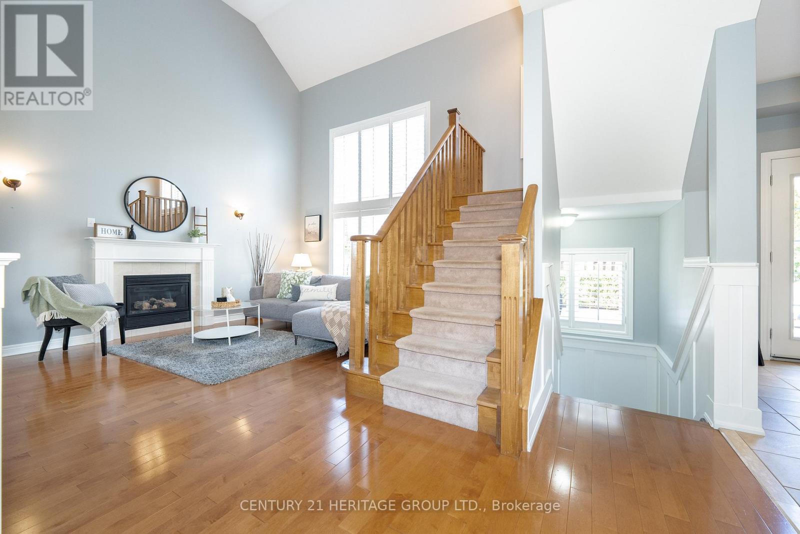 16 Haverhill Terrace, Aurora, Ontario  L4G 7R7 - Photo 8 - N12112323