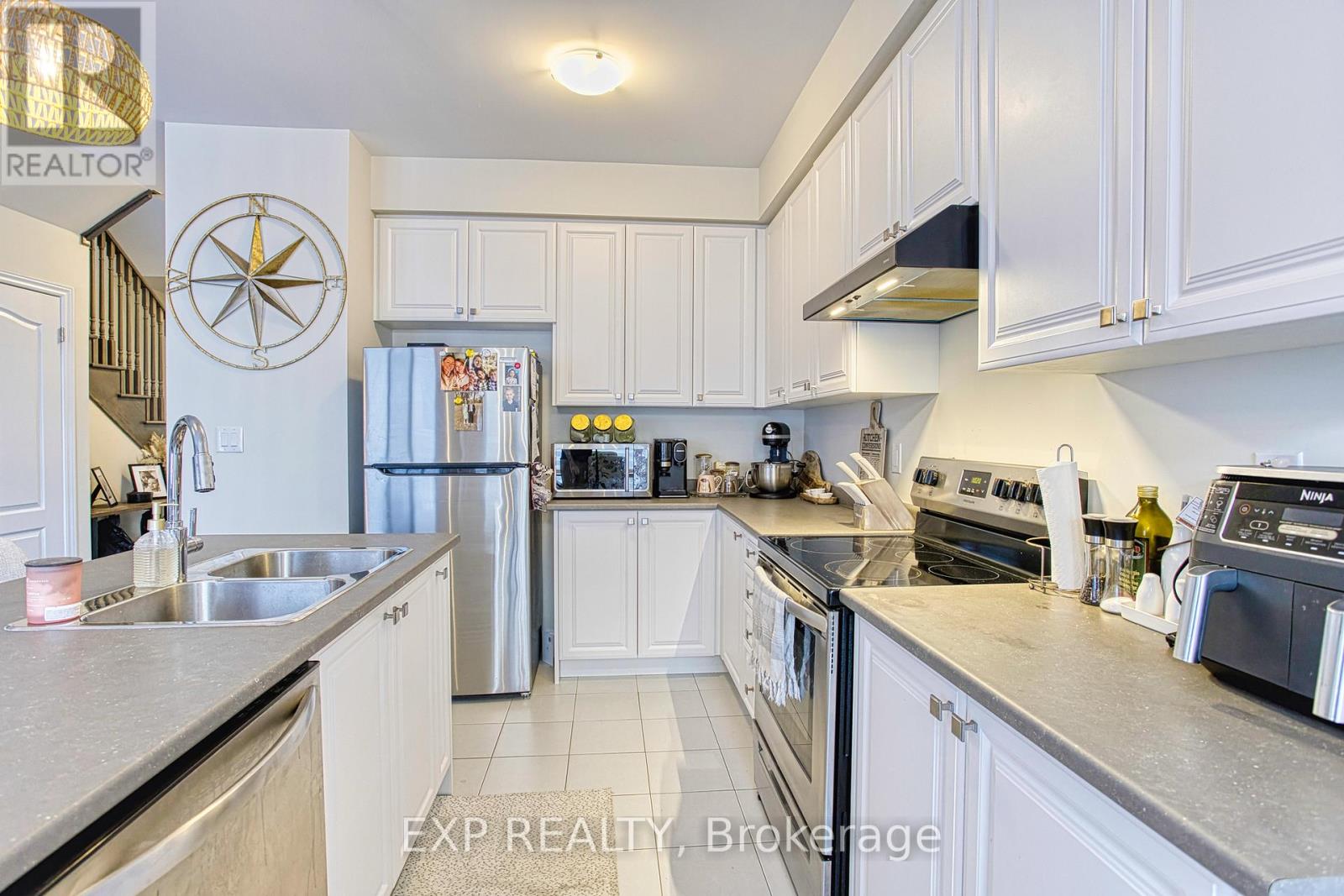 49 Sugar May Avenue, Thorold, Ontario  L2V 0L3 - Photo 12 - X12175761