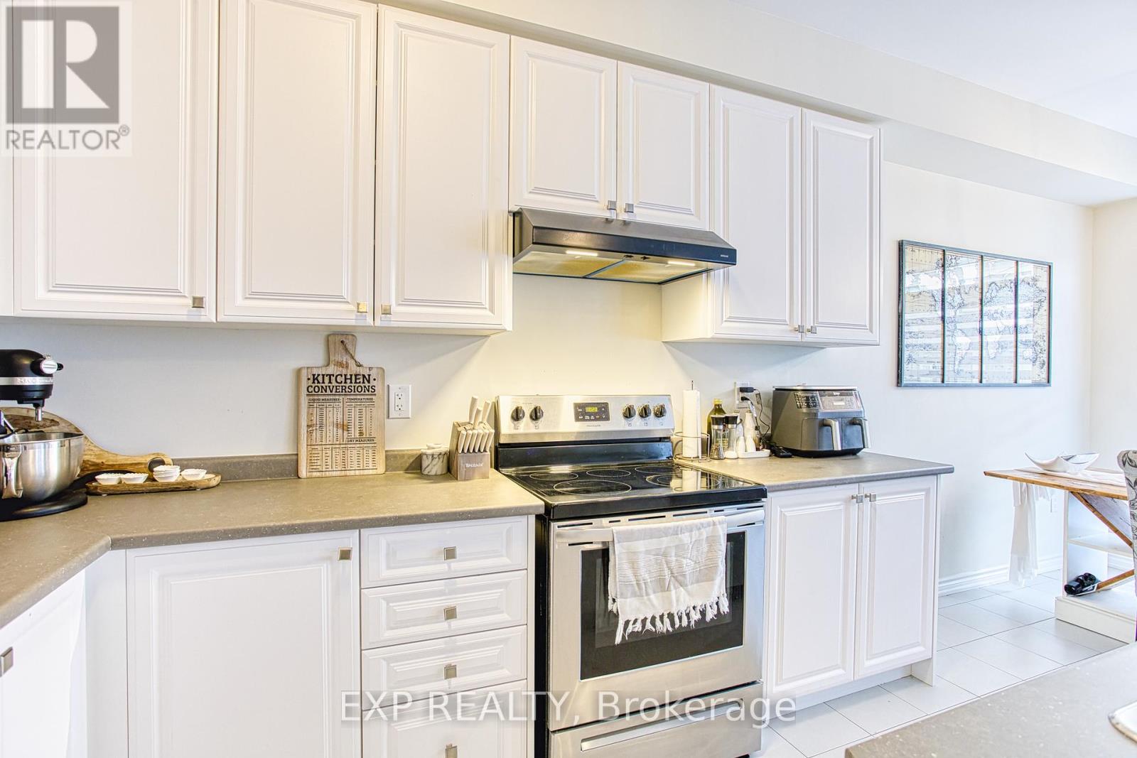 49 Sugar May Avenue, Thorold, Ontario  L2V 0L3 - Photo 13 - X12175761