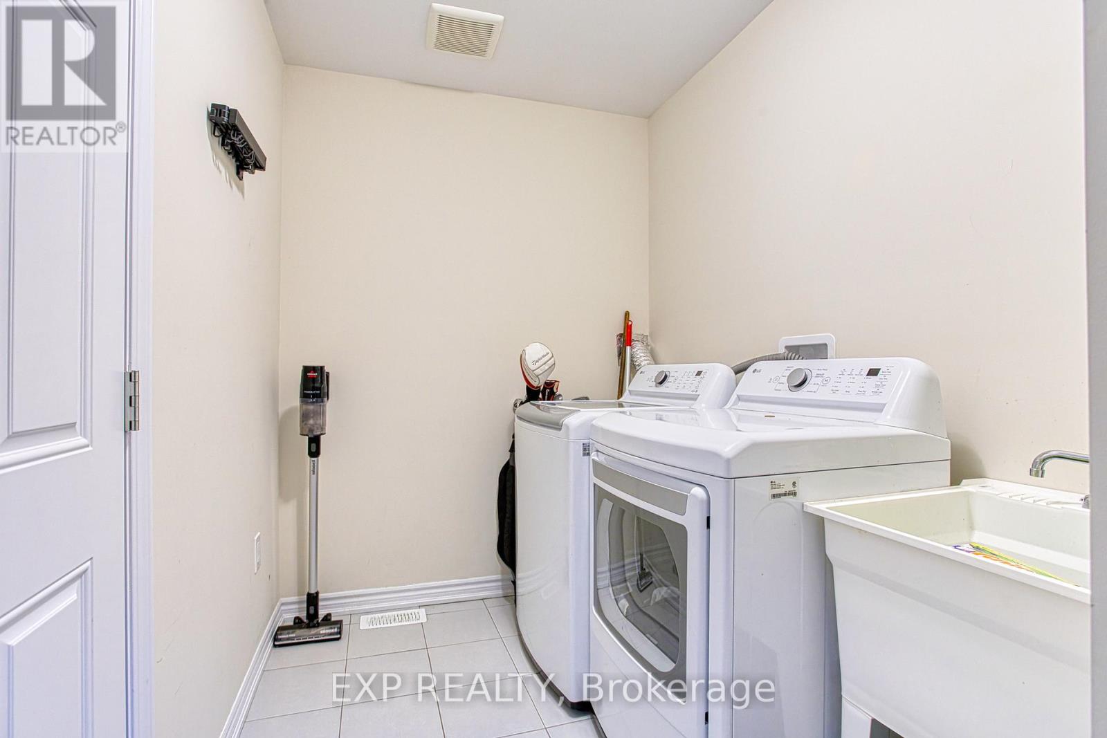 49 Sugar May Avenue, Thorold, Ontario  L2V 0L3 - Photo 22 - X12175761