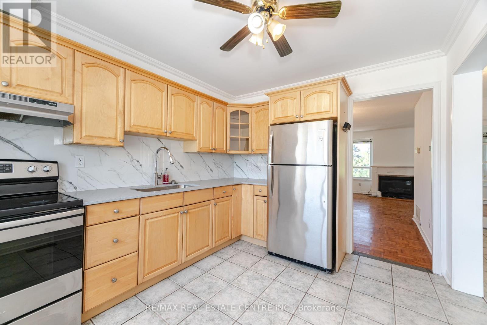122 Moregate Crescent, Brampton, Ontario  L6S 3K9 - Photo 18 - W12156257